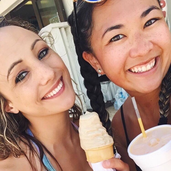 MEET YOUR POSHER 🙈 - Picture 6 of 6